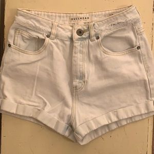 Bullhead Light Wash Mom Short
